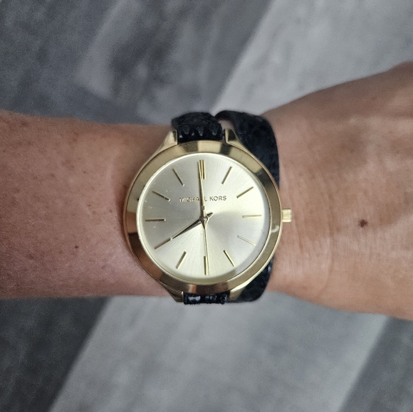 Michael Kors wrap around watch ⌚️ - Picture 4 of 5
